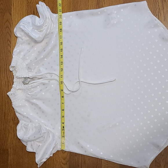 Chenault Women's White Short Sleeve Lightweight Blouse (Sz M) - Picture 8 of 11